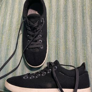 All birds wool runners. Size 7. Black with cream sole. Like new